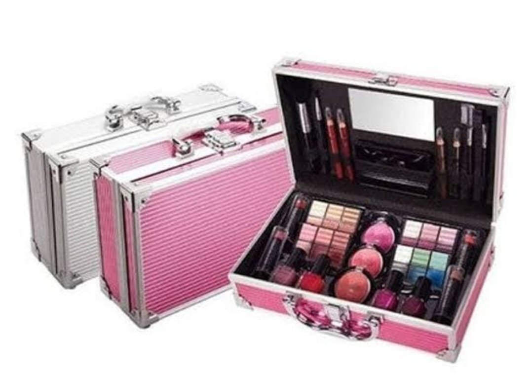 MISS YOUNG STEEL MAKEUP GM21396 ( S A )