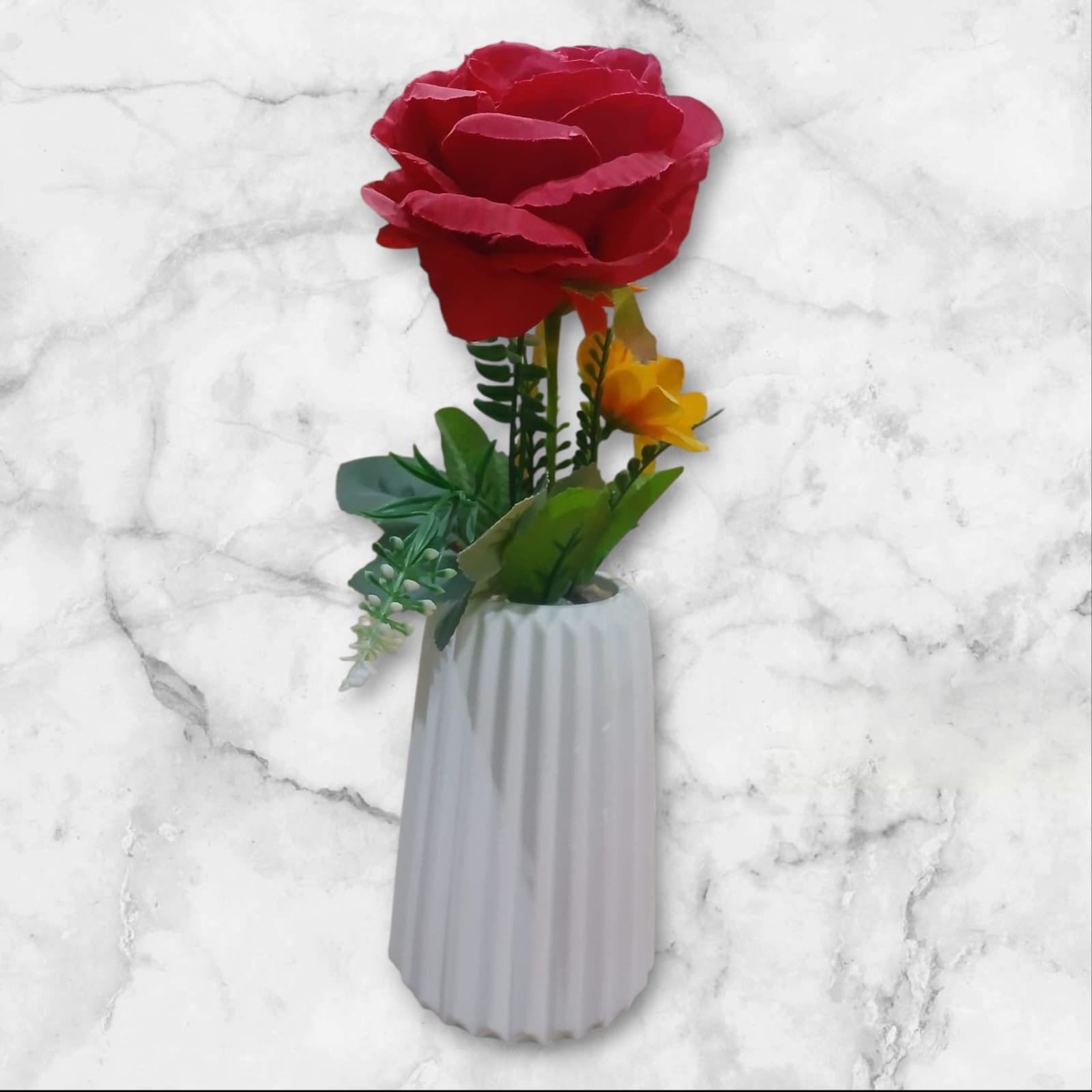 Handmade FlowerVase (with red rose)
